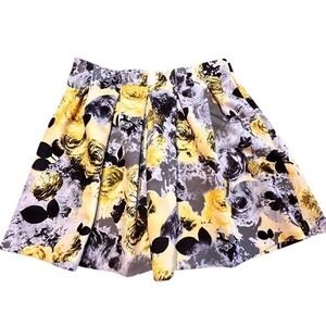 INC International Concepts Yellow Floral Rose Pleated Mini Skirt Size 8 Scuba